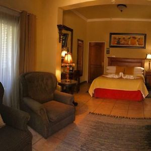 Le Cozmo Guesthouse